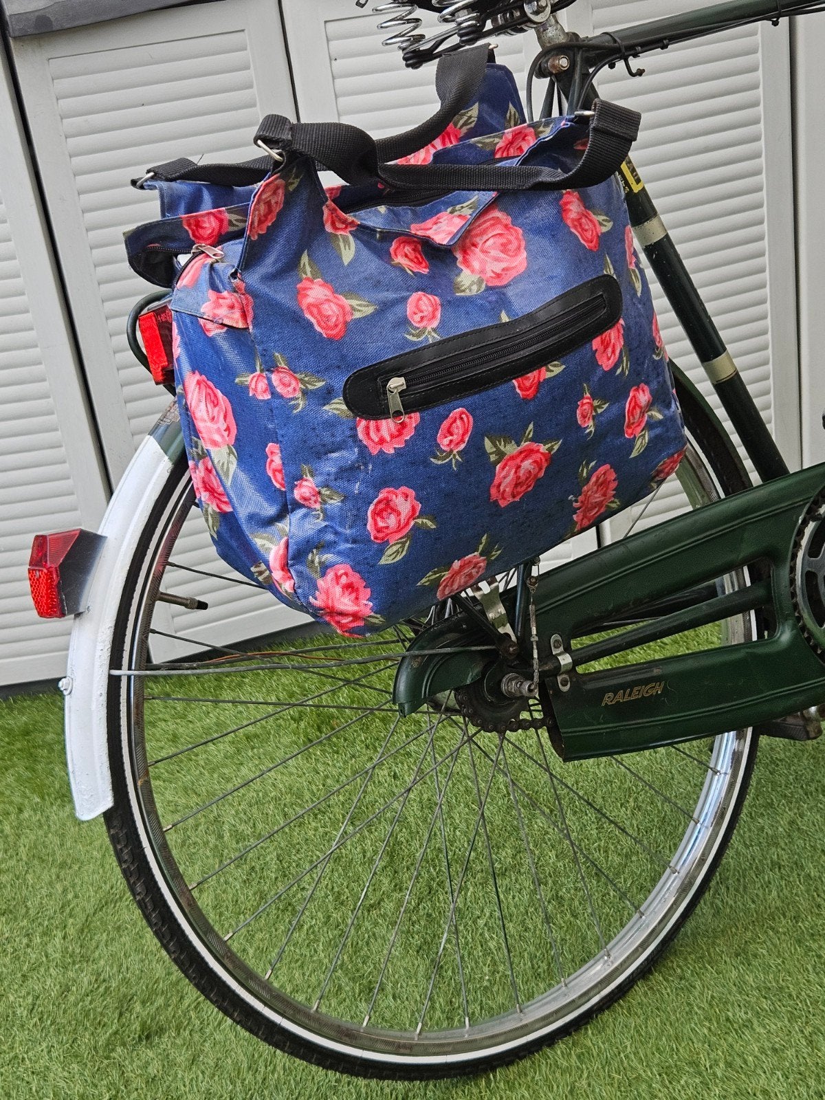 Vrolijke Fietstas met Rozenprint - Ruim en Handig, Fietsen en Brommers, Ophalen of Verzenden, Gebruikt