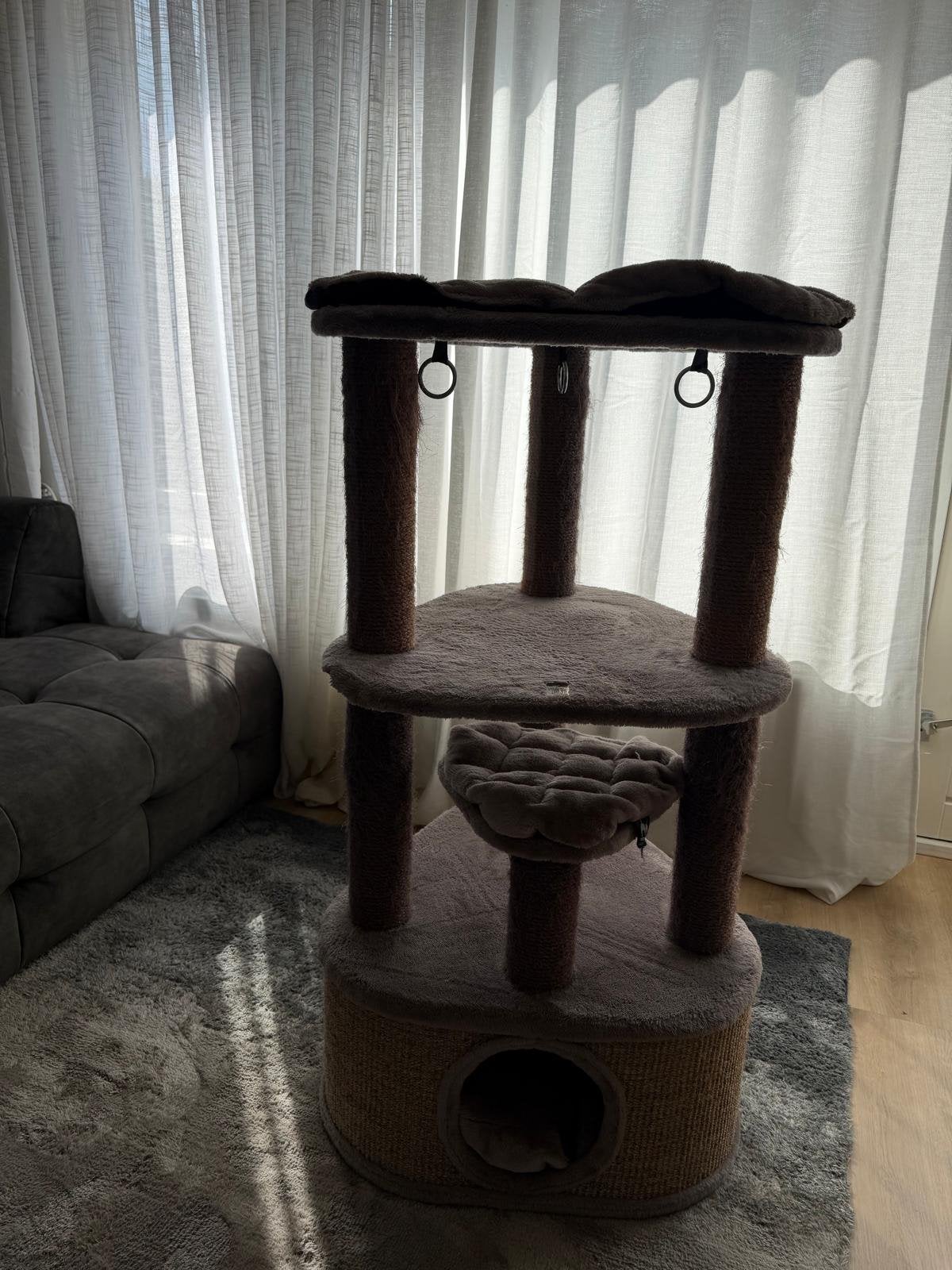 Kattenhuisje met krabpalen, Ophalen, Gebruikt, Krabpaal
