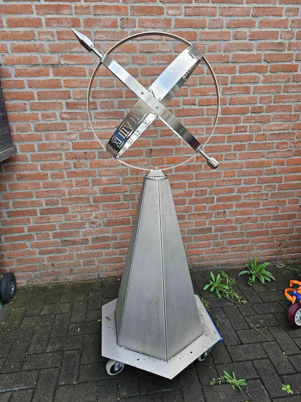 Grote RVS Armillairsfeer Zonnewijzer op Sokkel - Tuinobject, Ophalen, Gebruikt, Zilver, Metaal