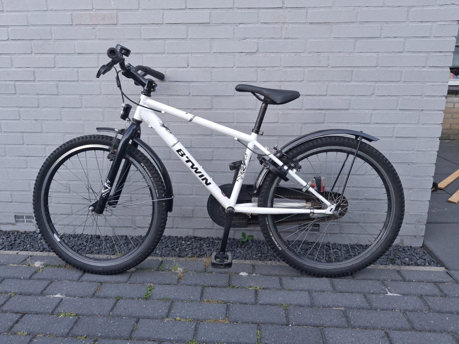 Stoere B'TWIN jongensfiets, wit, 24 inch, Fietsen en Brommers, Fietsen | Crossfietsen en BMX, Gebruikt, 24 inch of meer, Staal