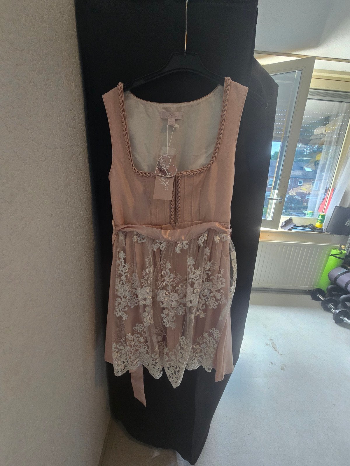Dirndl roze met kant - Nieuw met kaartjes, Maat 42/44 (L), Nieuw, Ophalen of Verzenden, Onbekend