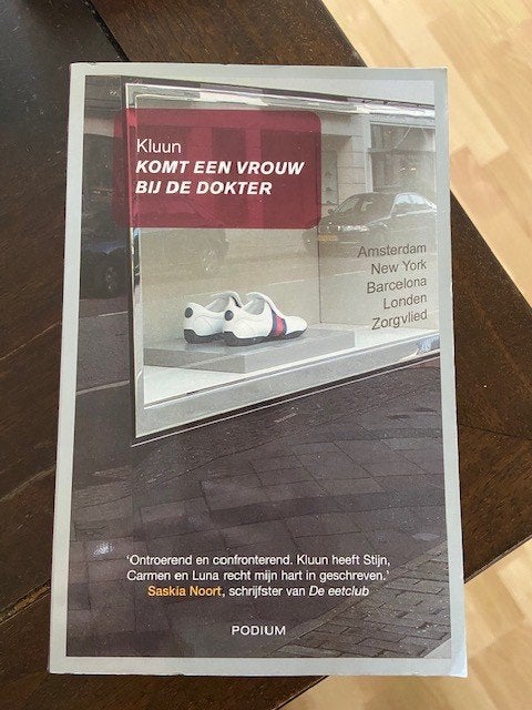 Komt Een Vrouw Bij De Dokter - Klunen - Kluun, Ophalen of Verzenden, Gelezen