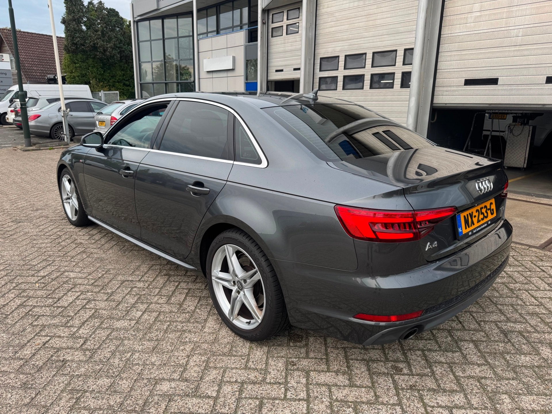 Foto 3 van Audi A4 Limousine 1.4 TFSI Sport S-line Automaat,Camera