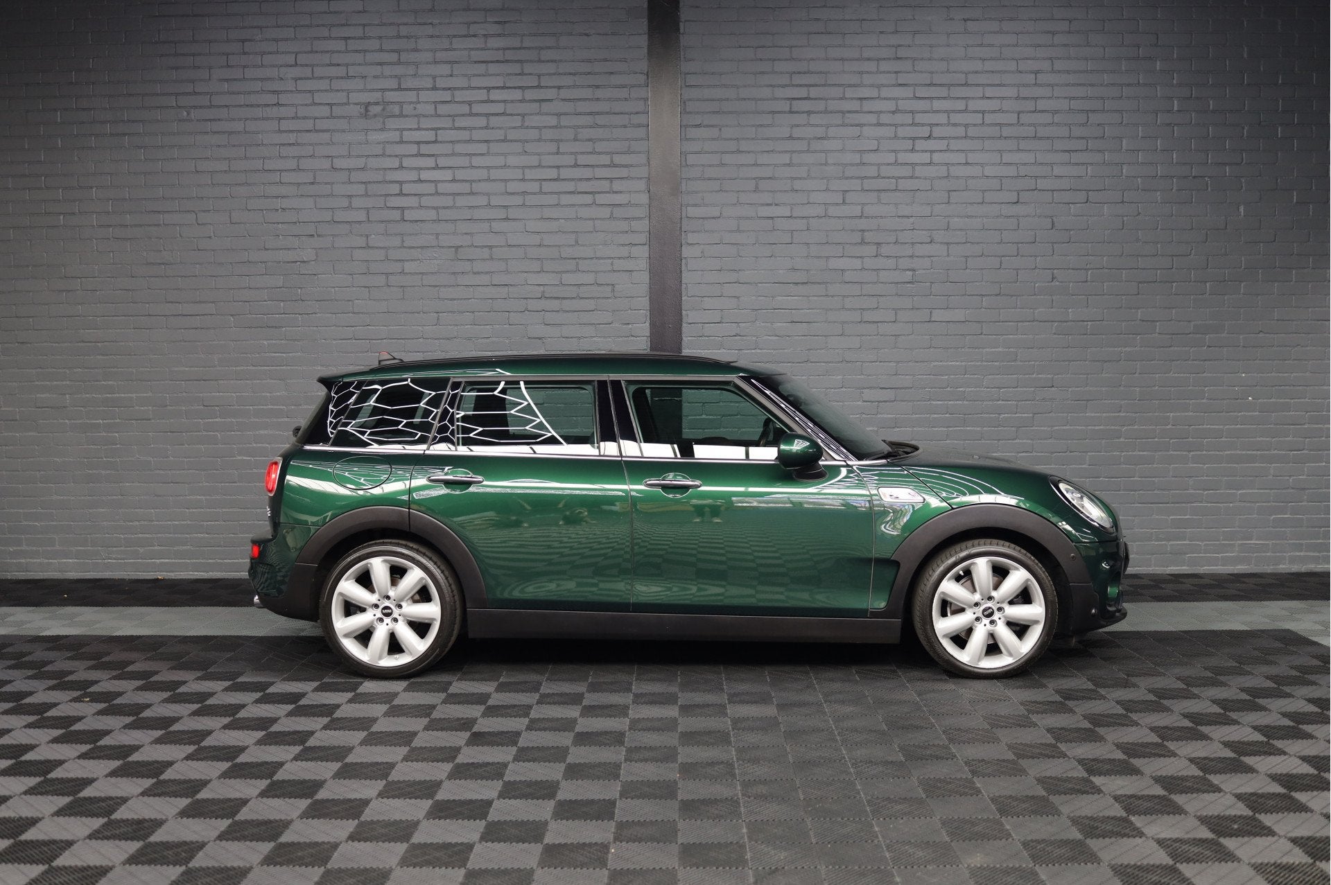 MINI Clubman 2.0 Cooper S Chili Serious Business | HARMAN KA, Auto's, 1998 cc, Gebruikt, Met garantie (alle), Leder en Stof