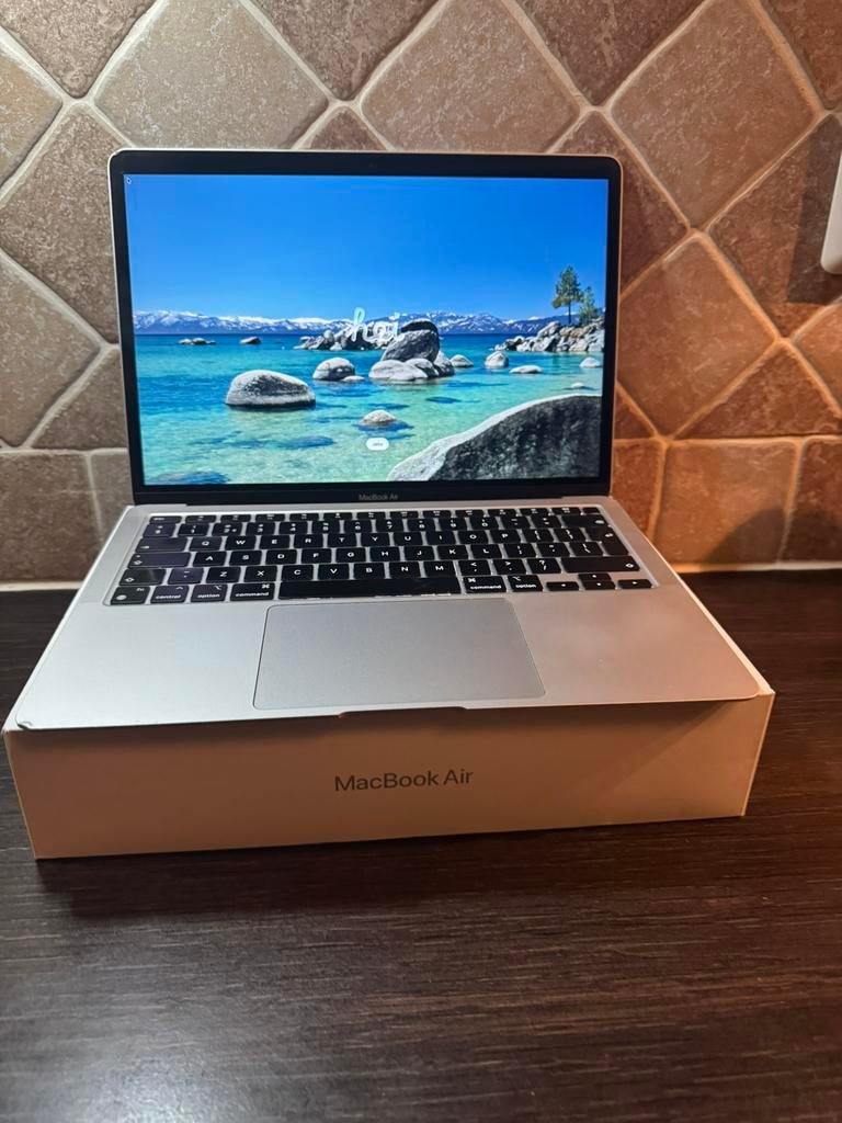 Twee stuks MacBook Air 2020 met M1 chip. Goed lezen!, Computers en Software, Apple Macbooks, Gebruikt, Qwerty, 8 GB, 13 inch