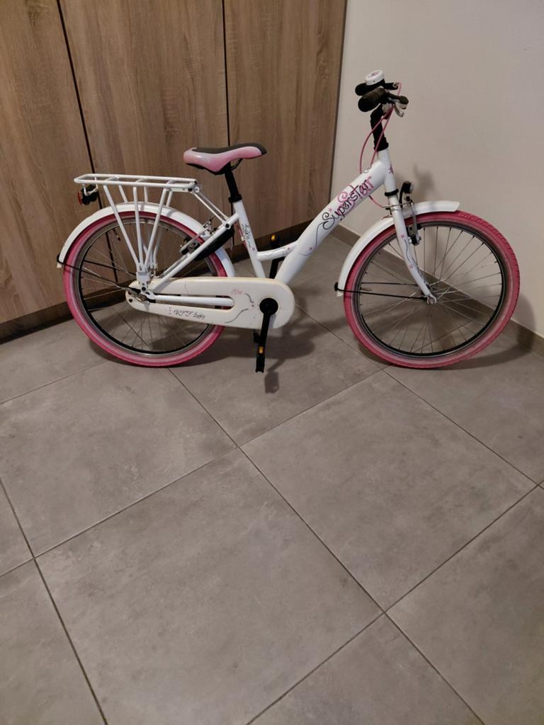 Mooie nette Loekie meisjesfiets 22 inch met verlichting, Fietsen en Brommers, Fietsen | Meisjes, Ophalen of Verzenden, Gebruikt