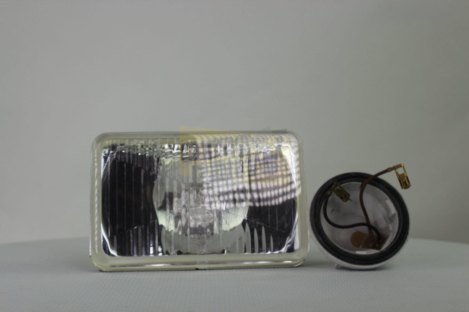 Mazda 929/ Nissan Laurel koplamp (L/R)   1KB003177061 RESTPA, -, -, Nissan, Nieuw