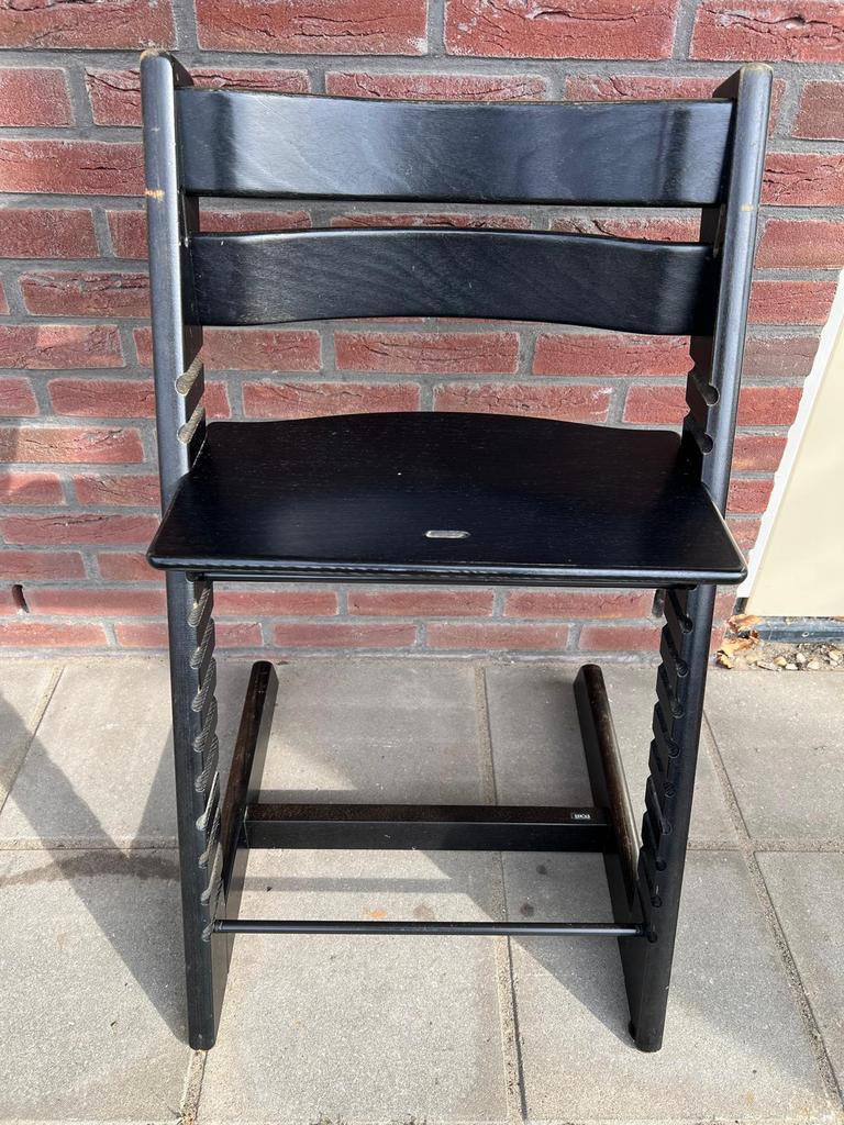 Stokke kinderstoel tripp trapp zwart, Kinderen en Baby's, Ophalen, Zo goed als nieuw, Meegroeistoel