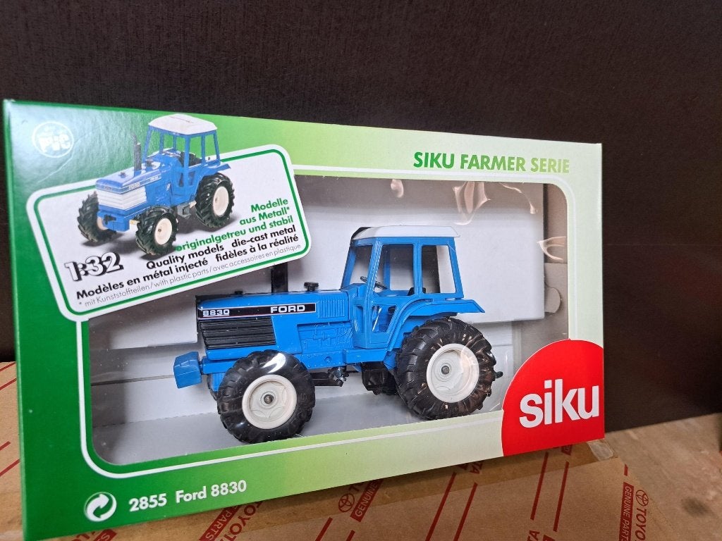 Mooie Ford 8830 SIKU brede banden 1:32 Tractor nieuw in doos, Hobby en Vrije tijd, Ophalen of Verzenden, Nieuw, Tractor of Landbouw