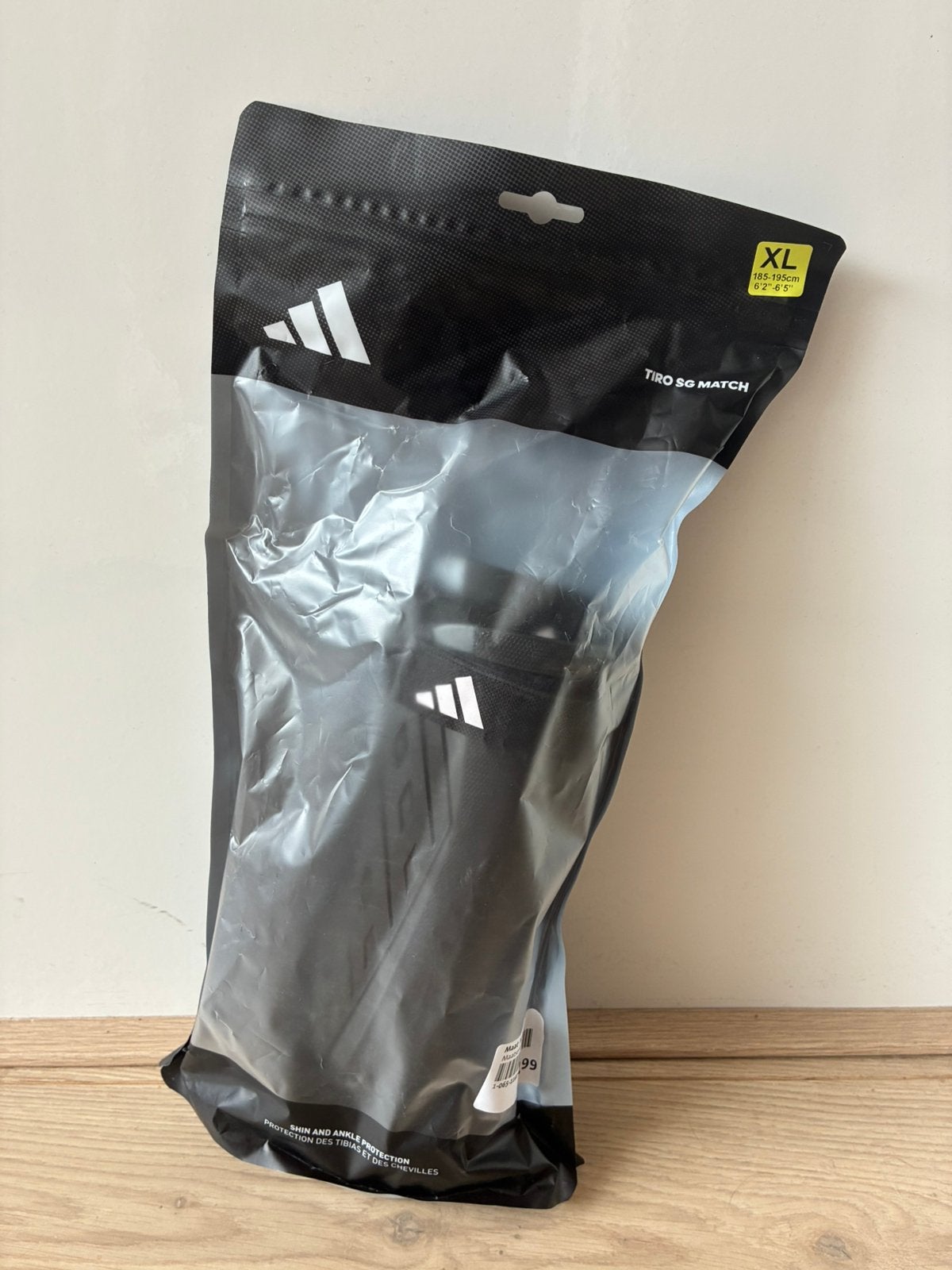 Nieuwe XL scheenbeschermers van Adidas, Sport en Fitness, Voetbal, Maat XL, Ophalen of Verzenden, Nieuw, Overige typen