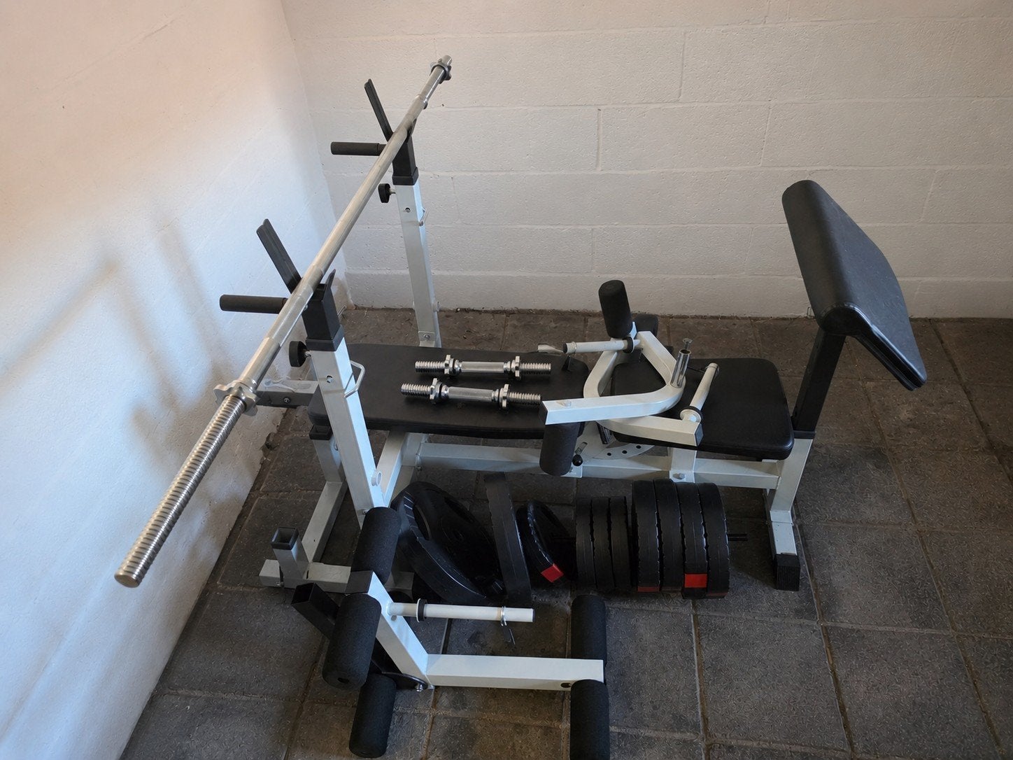 Gorilla Sports halterbank met 100 kg halterschijven, Ophalen, Gebruikt, Benen, Fitnessbank