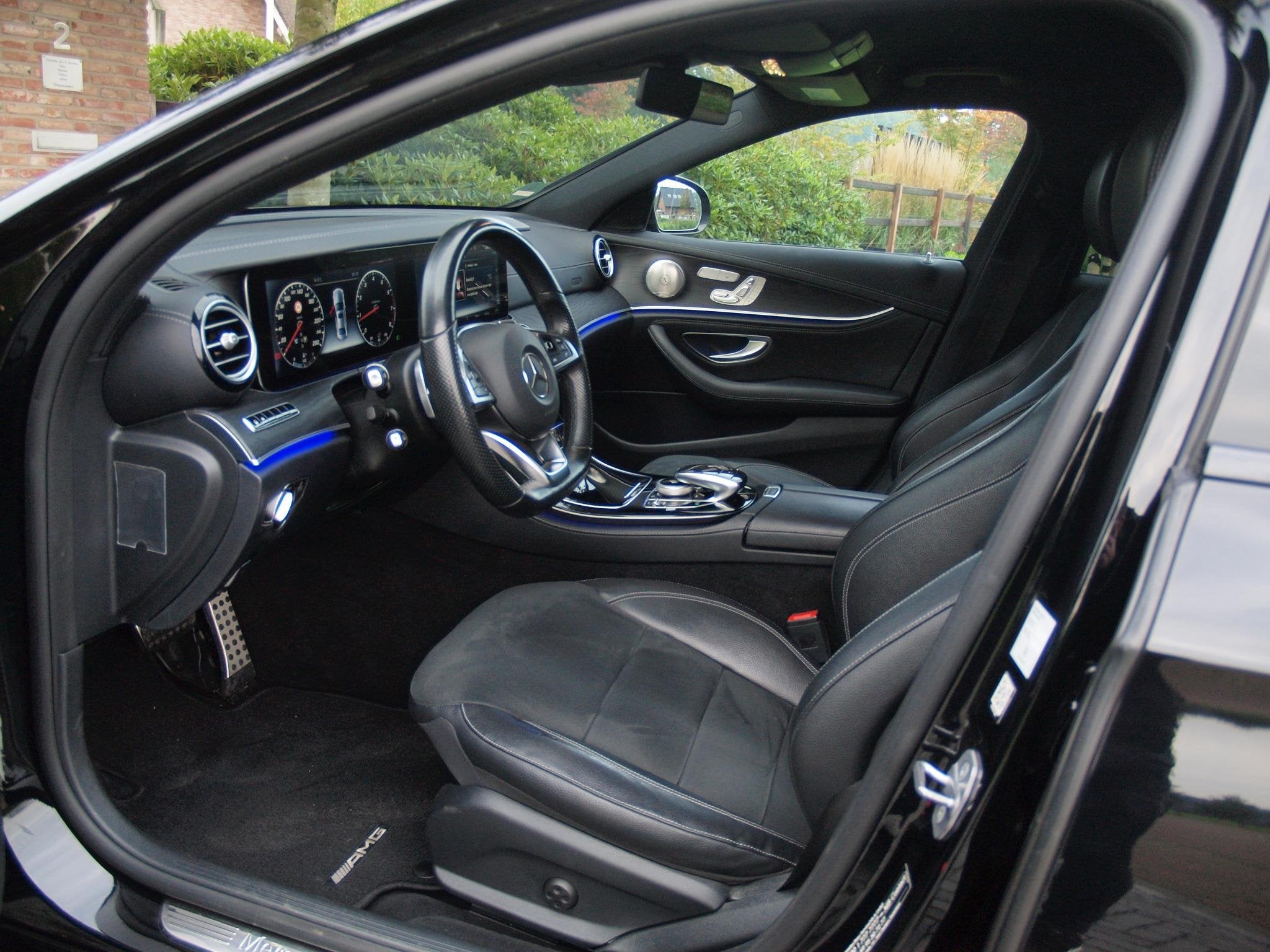 Mercedes-Benz E-klasse 200 Prestige Plus AMG | Widescreen Di, Auto's, Automaat, Achterwielaandrijving, Gebruikt, 4 cilinders