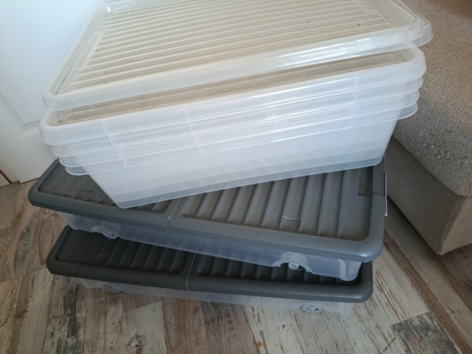 Set van 6 kunststof opbergboxen met deksel en wieltjes, Ophalen, Gebruikt, 50 tot 100 cm, Minder dan 50 cm