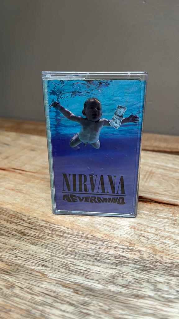 Nirvana - Nevermind Cassette (Roestplekje, Speelt Goed), Cd's en Dvd's, Cassettebandjes, Gebruikt, 1 bandje, Ophalen of Verzenden
