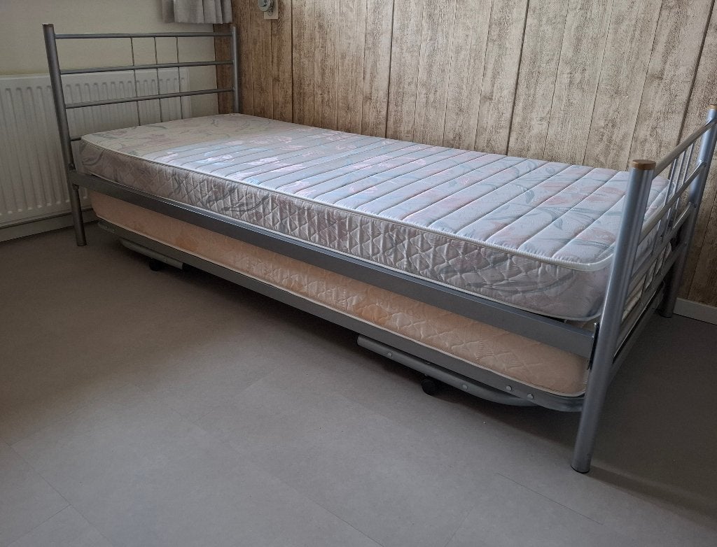 Metalen bed plus onderschuifbed, beide 90x200cm, Ophalen, Gebruikt, 90 cm, Eenpersoons