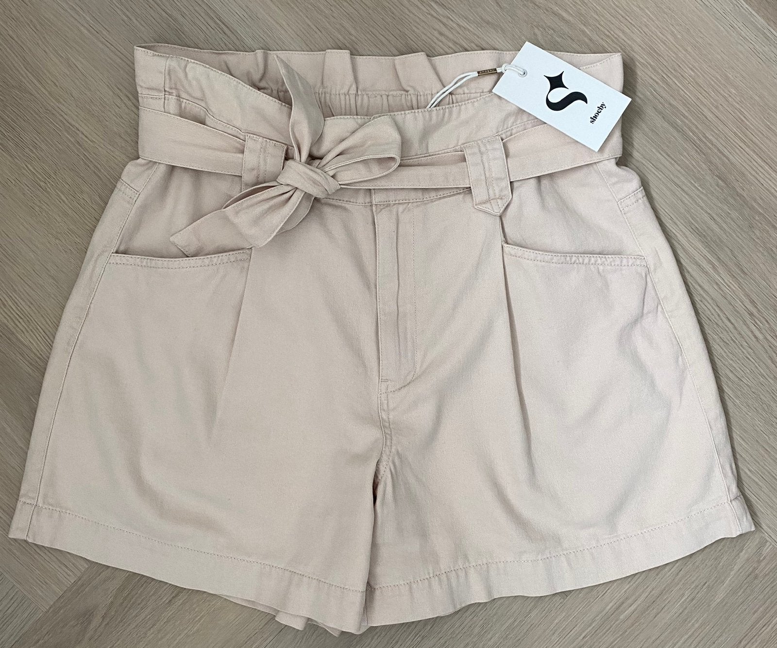 Shoeby short korte broek Shoeby, Kleding | Dames, Broeken en Pantalons, Kort, Beige, Ophalen of Verzenden, Zo goed als nieuw