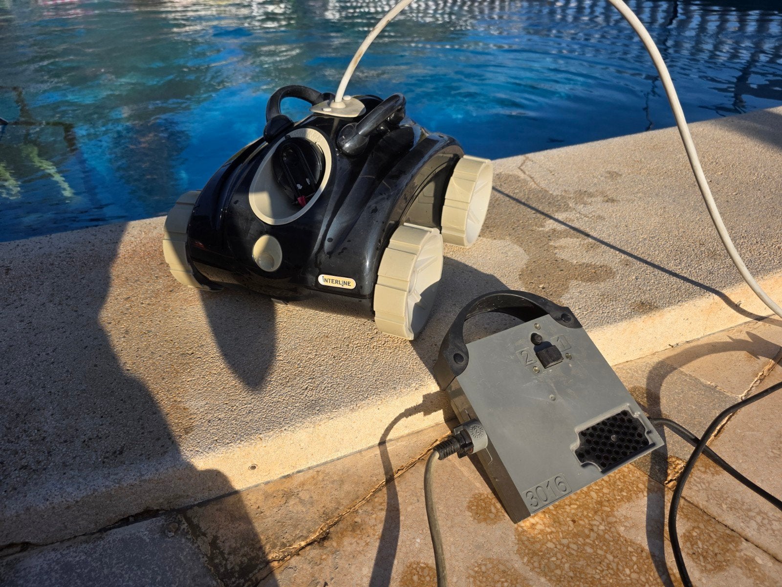 Interline Zwembadrobot - Automatische Zwembadreiniger, Tuin en Terras, Zwembad-toebehoren, Ophalen, Gebruikt, Overige typen
