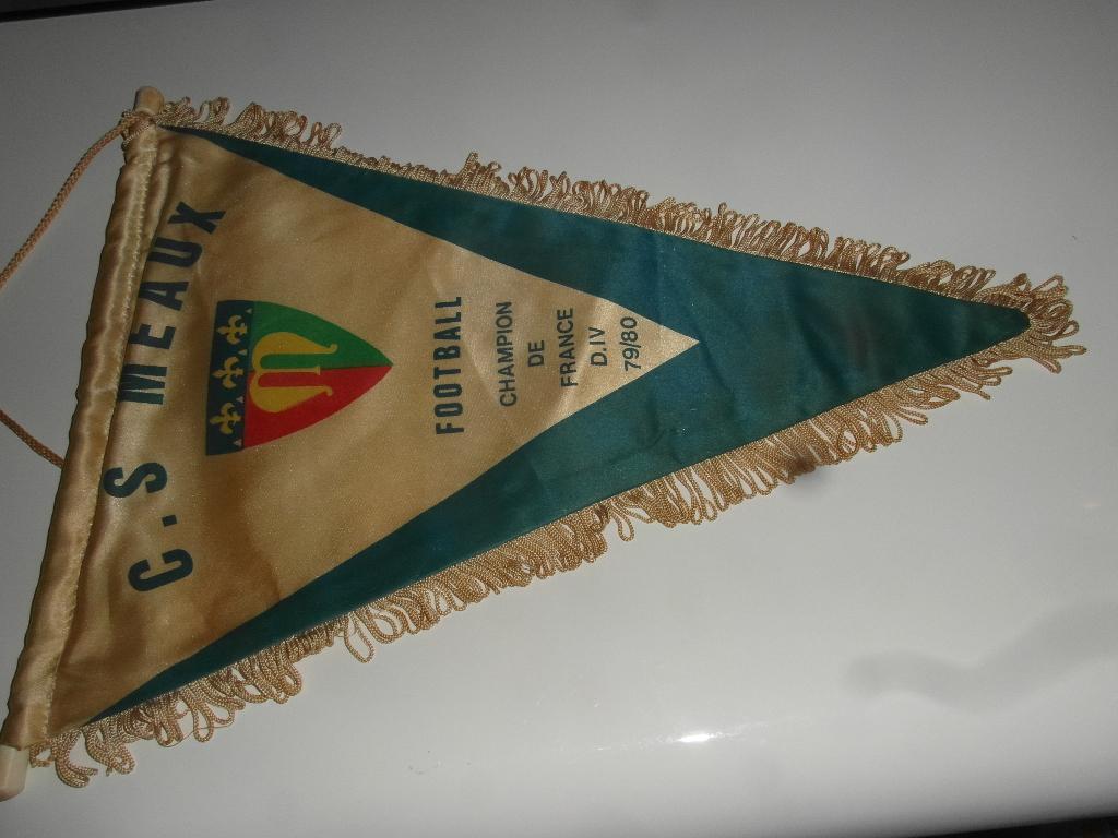 voetbal vaan cs Meaux frankrijk kampioen 1980, Ophalen of Verzenden, Gebruikt, Buitenlandse clubs, Vaantje of Sjaal