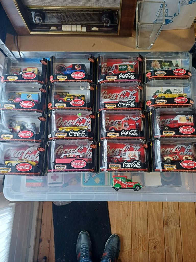 13 Matchbox Coca Cola oldtimers en 1 grote 1:18 Kever, Ophalen of Verzenden
