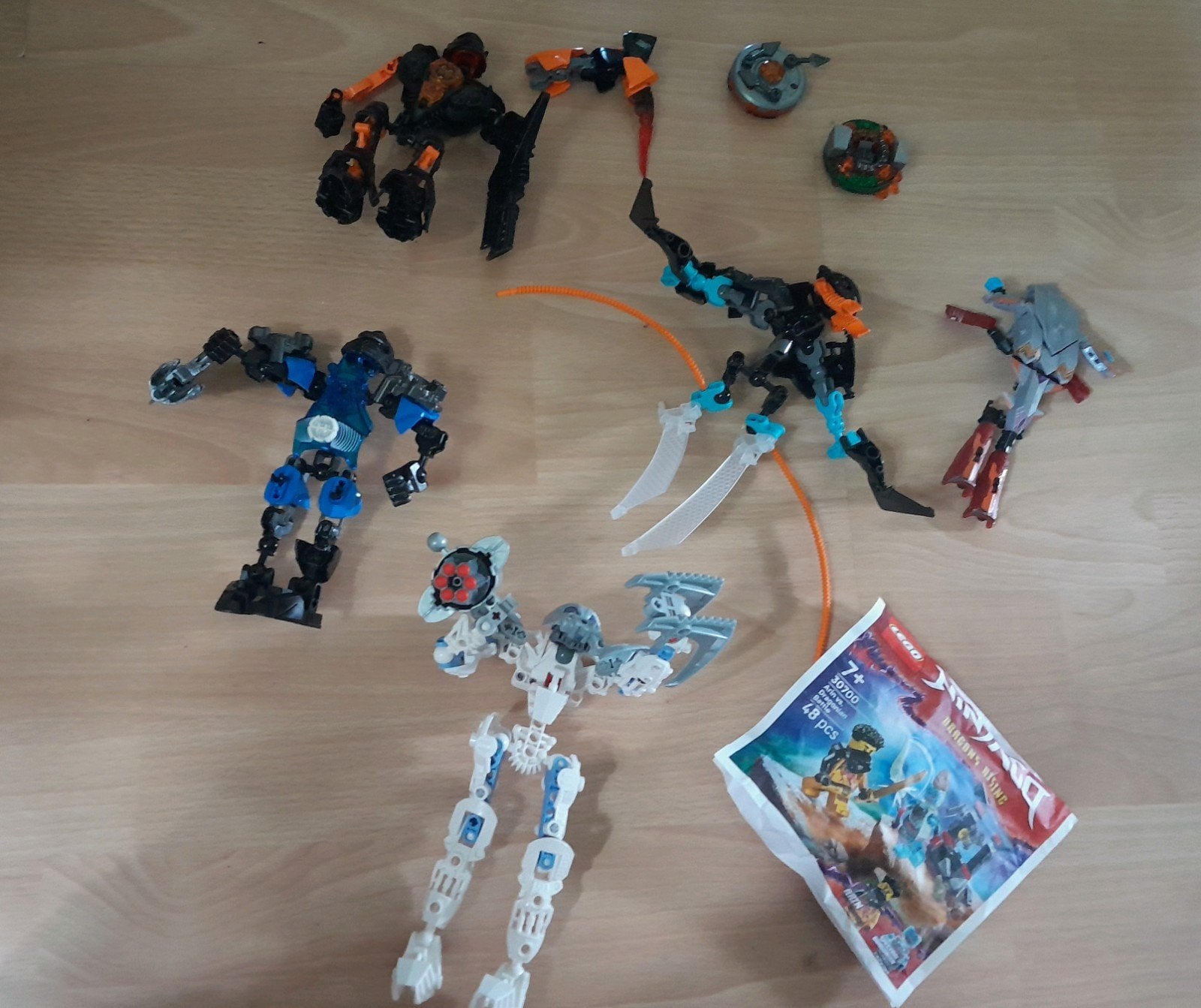 Lego bionicle figuren o.a. Toa Matoro plus spinners, Ophalen of Verzenden, Lego, Bionicle