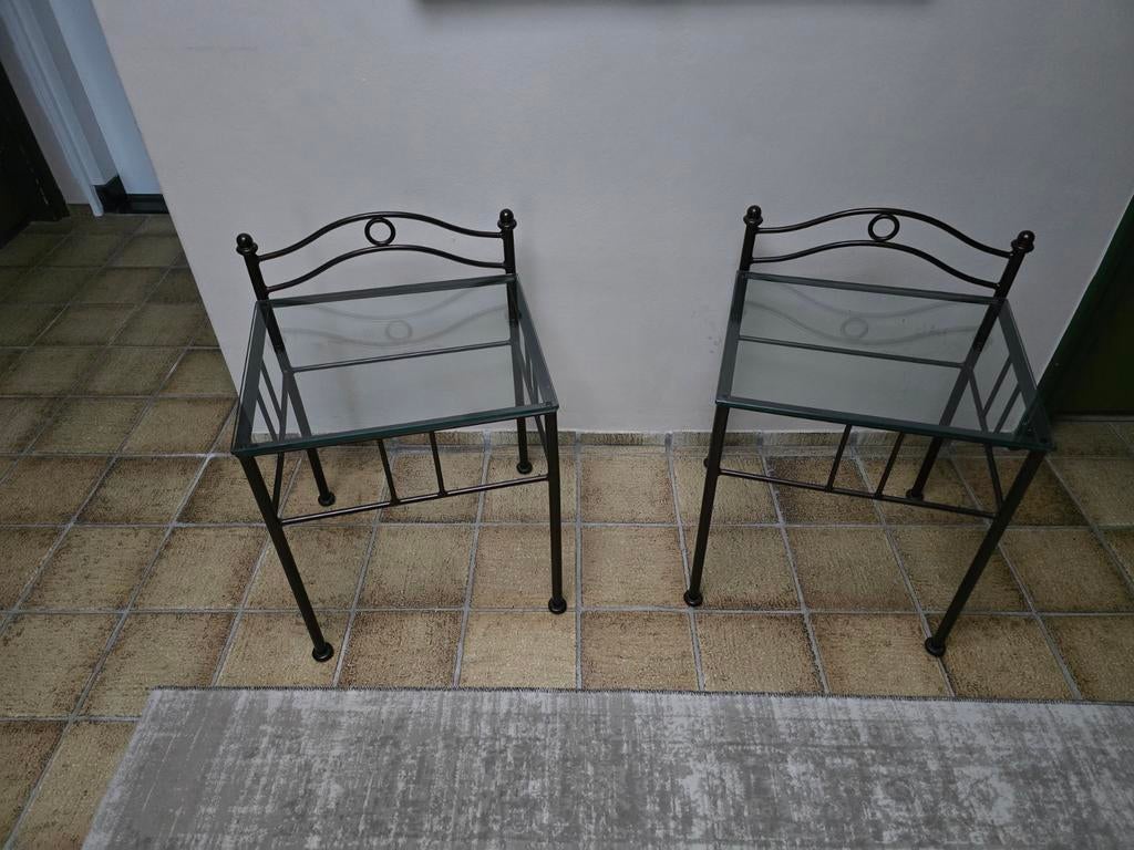 Metalen nachtkastjes met glazen blad (set van 2), Ophalen, Gebruikt, Minder dan 45 cm, Metaal of Aluminium