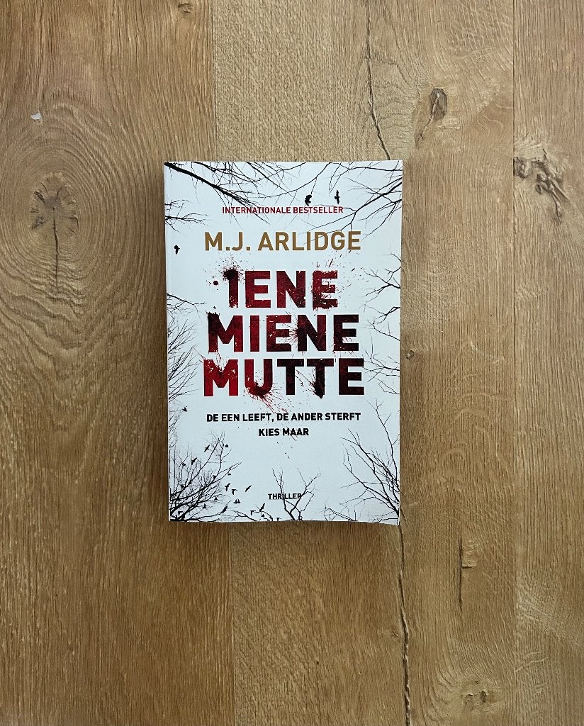 M.J. Arlidge - Iene Miene Mutte, Ophalen of Verzenden, Nieuw, M.J. Arlidge, Nederland