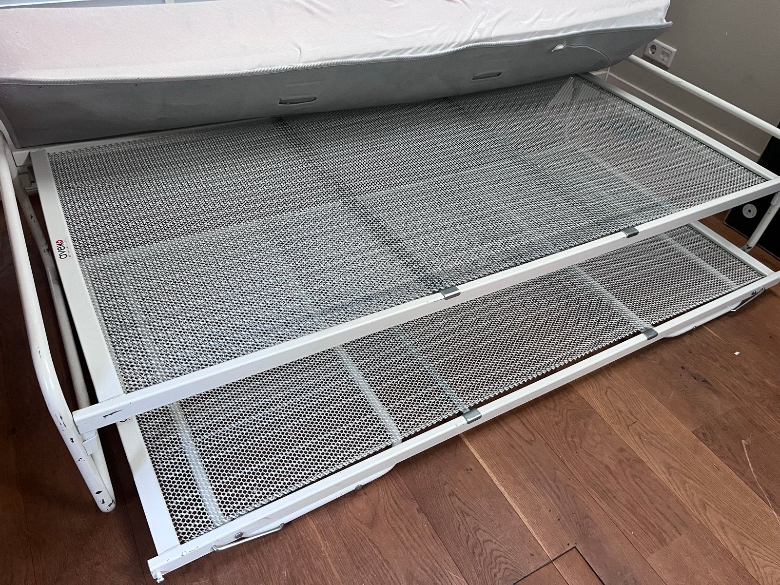 Twee bedden, waarvan één onderschuifbed, Ophalen, Gebruikt, 90 cm, Eenpersoons