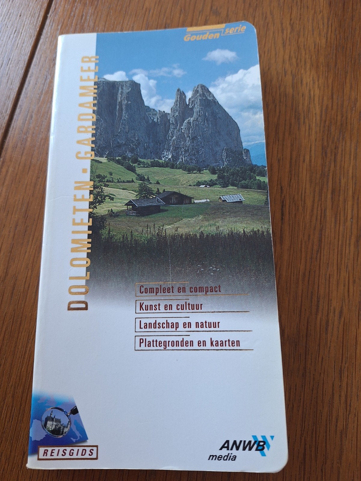 Reisgids Dolomieten Gardameer GOUDEN SERIE, Ophalen of Verzenden, Europa, Reisgids of -boek, Marco Polo