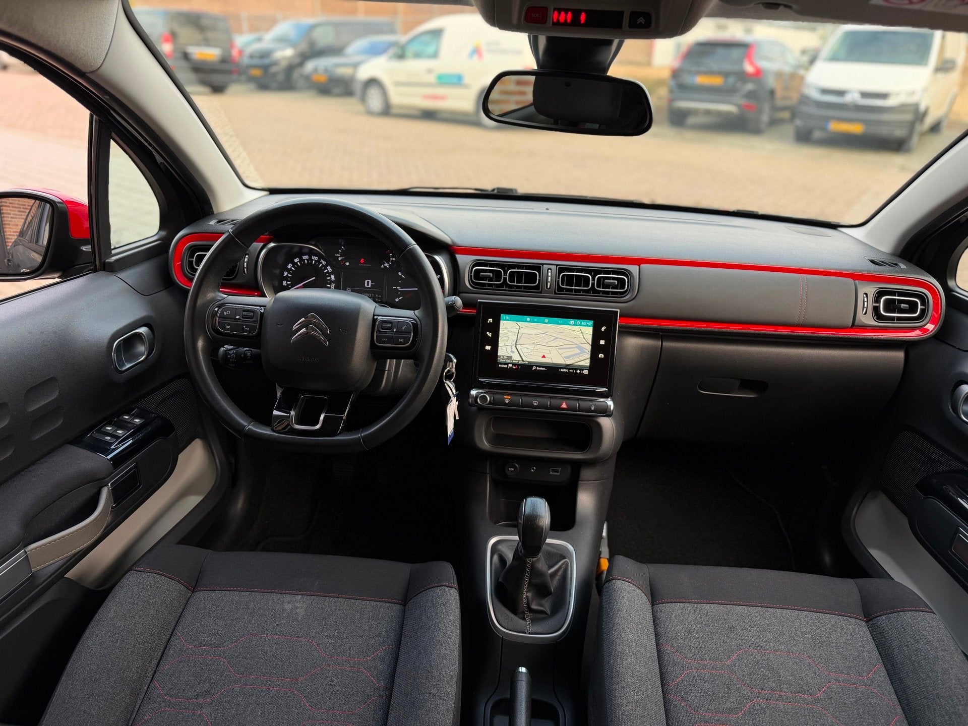 Citroen C3 1.2 PureTech Shine Airco Navi Cruise Camera Elk.r, Auto's, 1199 cc, 82 pk, 450 kg, Origineel Nederlands