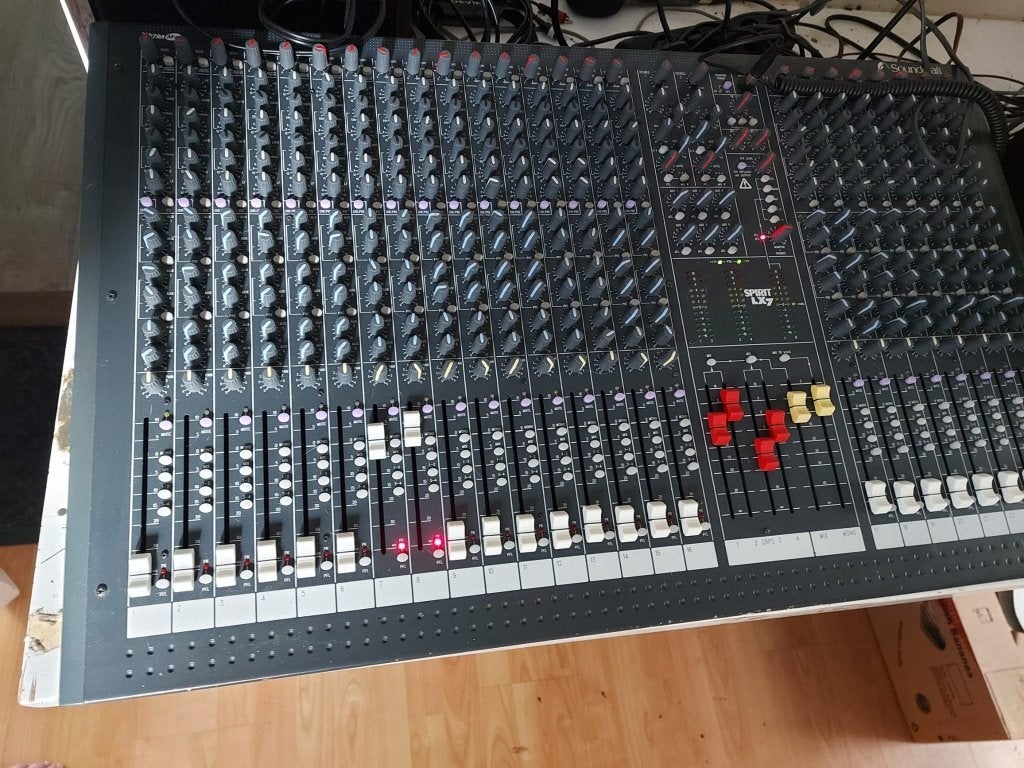 Mengpaneel Soundcraft, Muziek en Instrumenten, Mengpanelen, Ophalen of Verzenden, Zo goed als nieuw, 20 kanalen of meer, Microfooningang