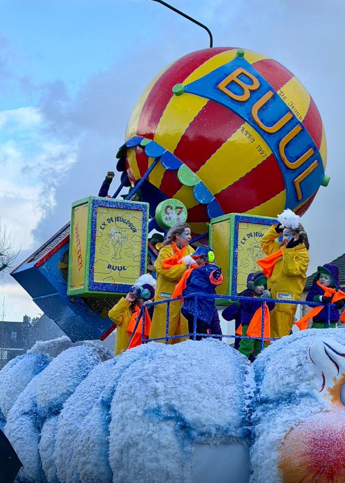 Foto 8 van Luchtballon carnaval carnavakswagen loopgroep optocht