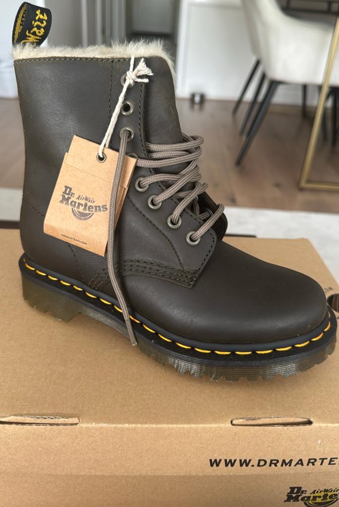 Dr. Martens 1460 NIEUW- maat 36, Kleding | Dames, Schoenen, Ophalen of Verzenden, Nieuw, Bruin