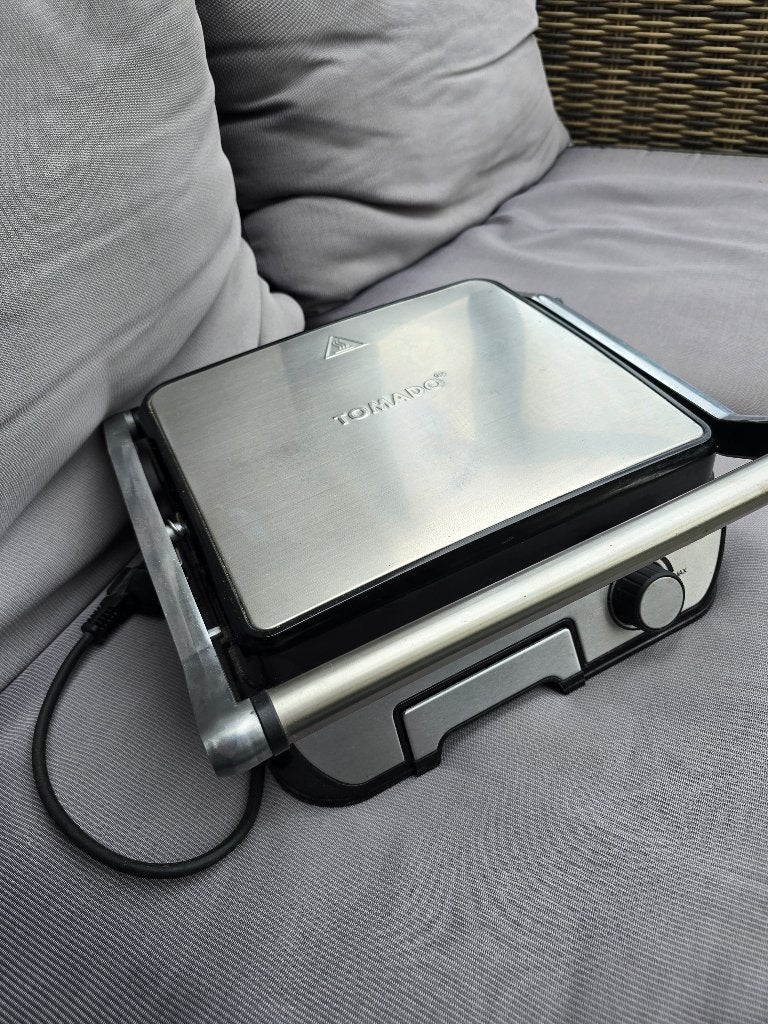 Tomado Contactgrill TM-2437 – Krachtige 2000W Grill (Zgan), Witgoed en Apparatuur, Contactgrills, Ophalen of Verzenden, Zo goed als nieuw