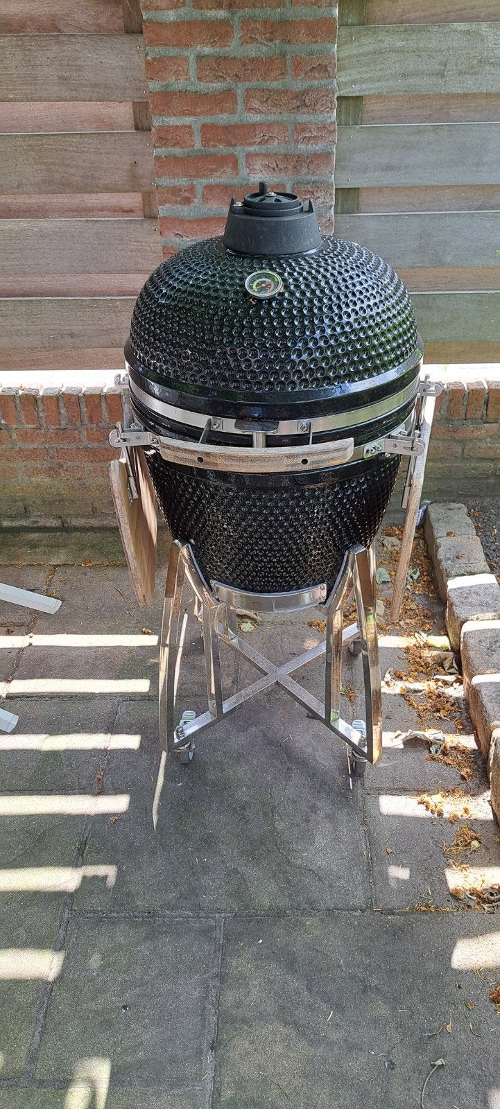 Kamado BBQ 21 inch - (met zijtafels en pizzasteen), Ophalen, Gebruikt, Onbekend