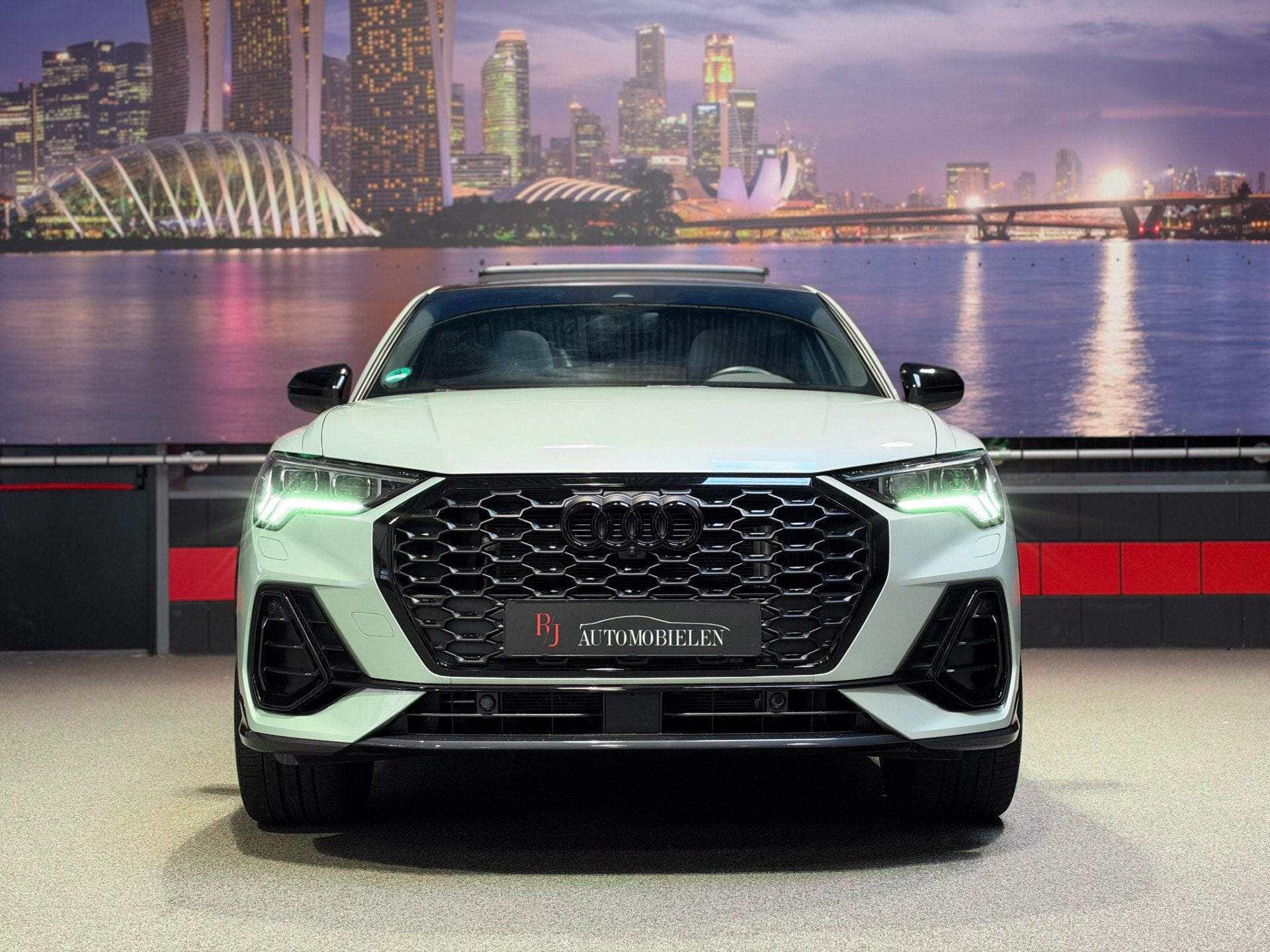 Audi Q3 Sportback 45 TFSI e 3xS-Line TAURUS SILBER |B&o|MEMO, Gebruikt, Hybride Elektrisch/Benzine, SUV of Terreinwagen, Zilver of Grijs