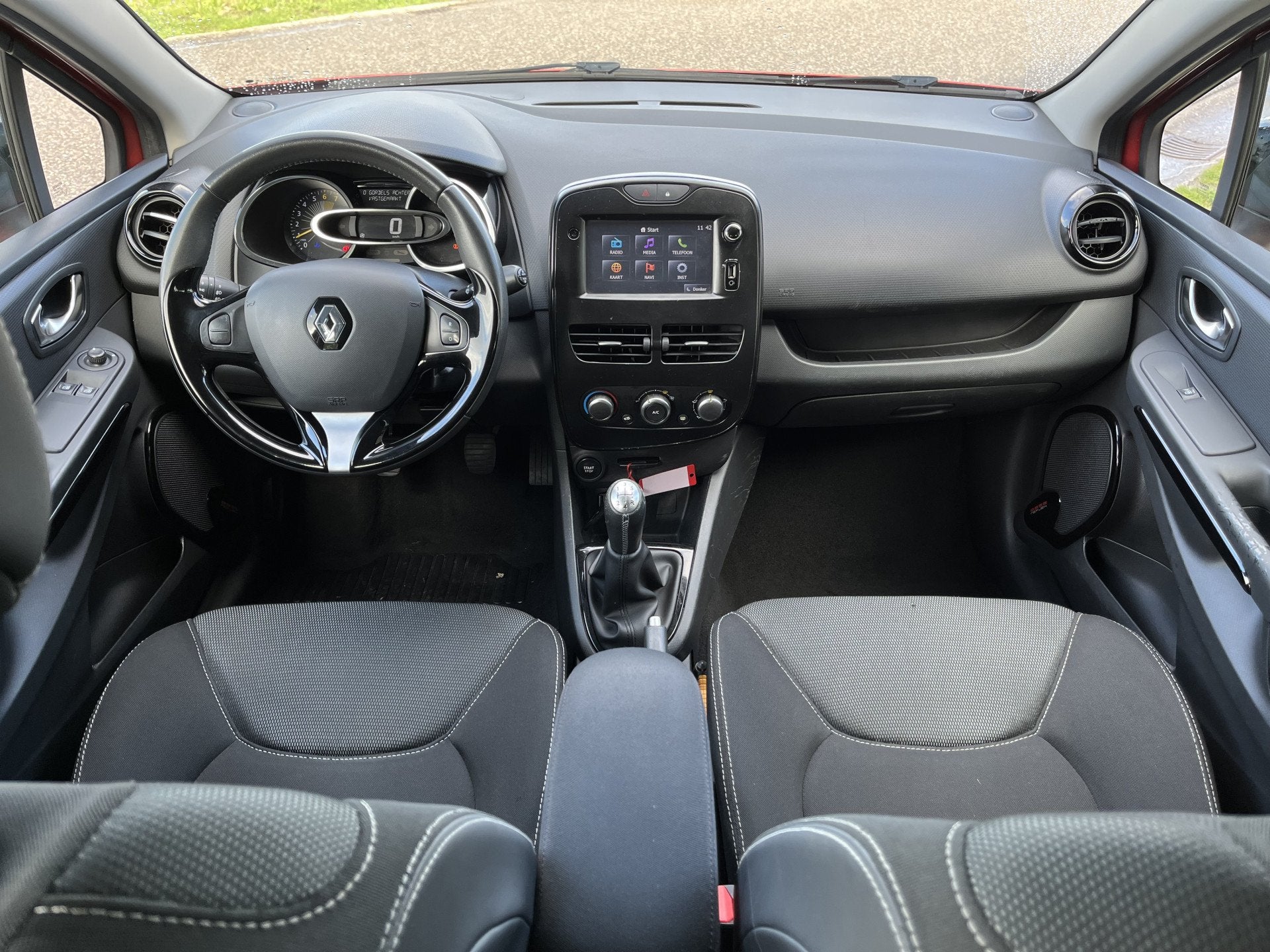 Renault Clio Estate 0.9 TCe Expression / Airco /Ketting verv, Auto's, Voorwielaandrijving, Stof, Zwart, Origineel Nederlands