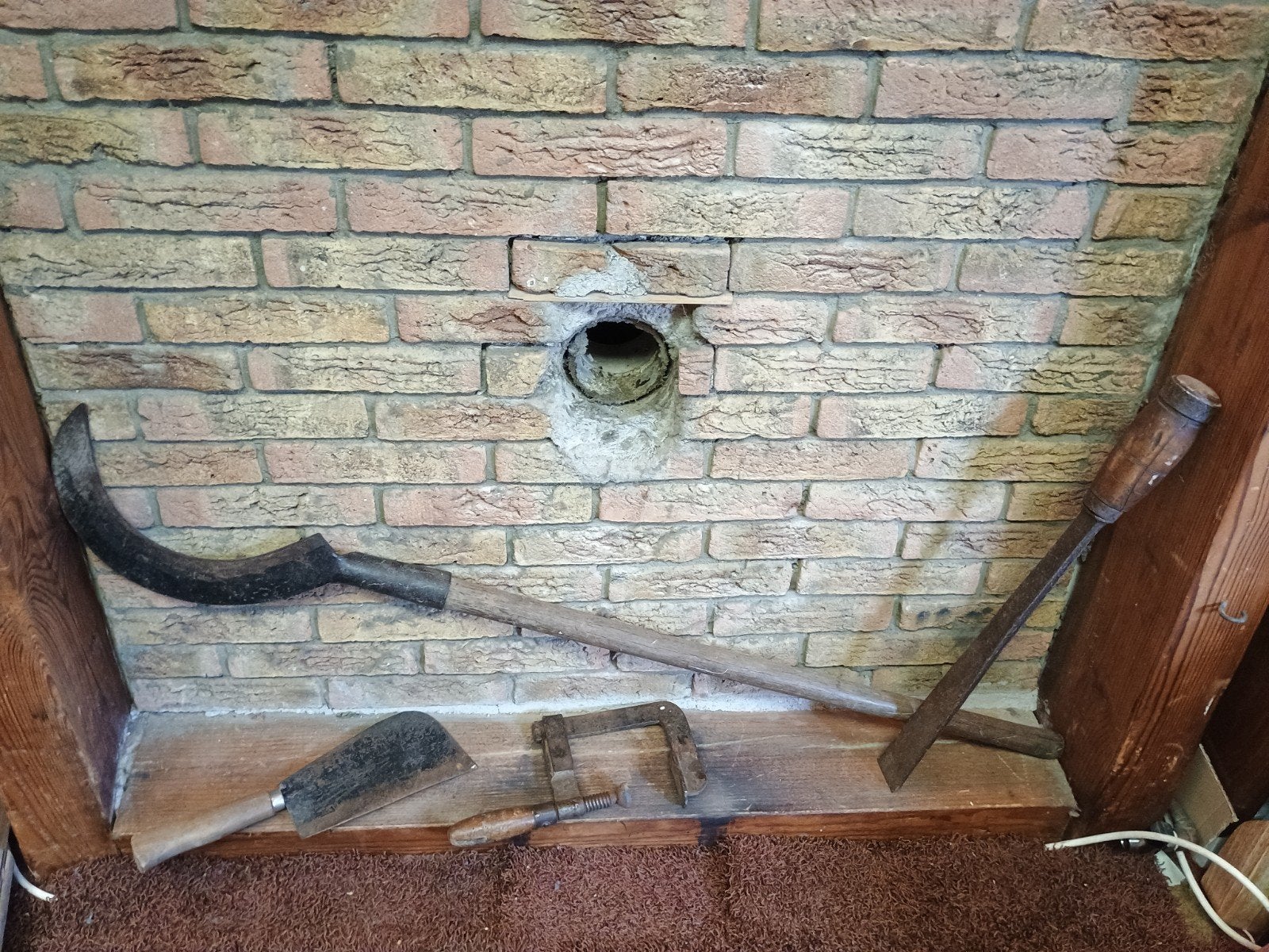 4 x oud gereedschap, Ophalen