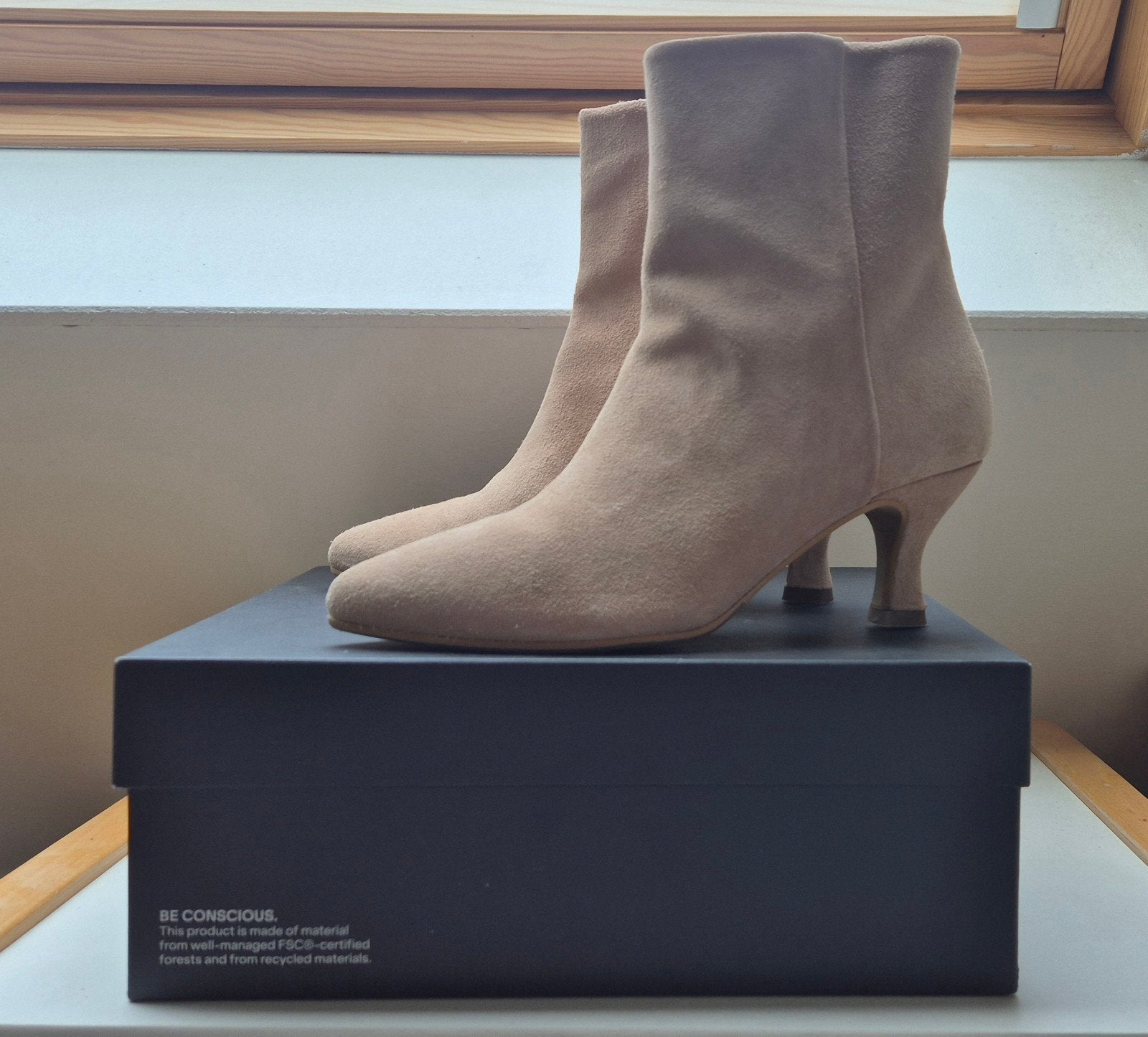 Nieuwe Via Vai suede enkellaarsjes maat 38, Via Vai, Beige, Lage of Enkellaarzen, Nieuw
