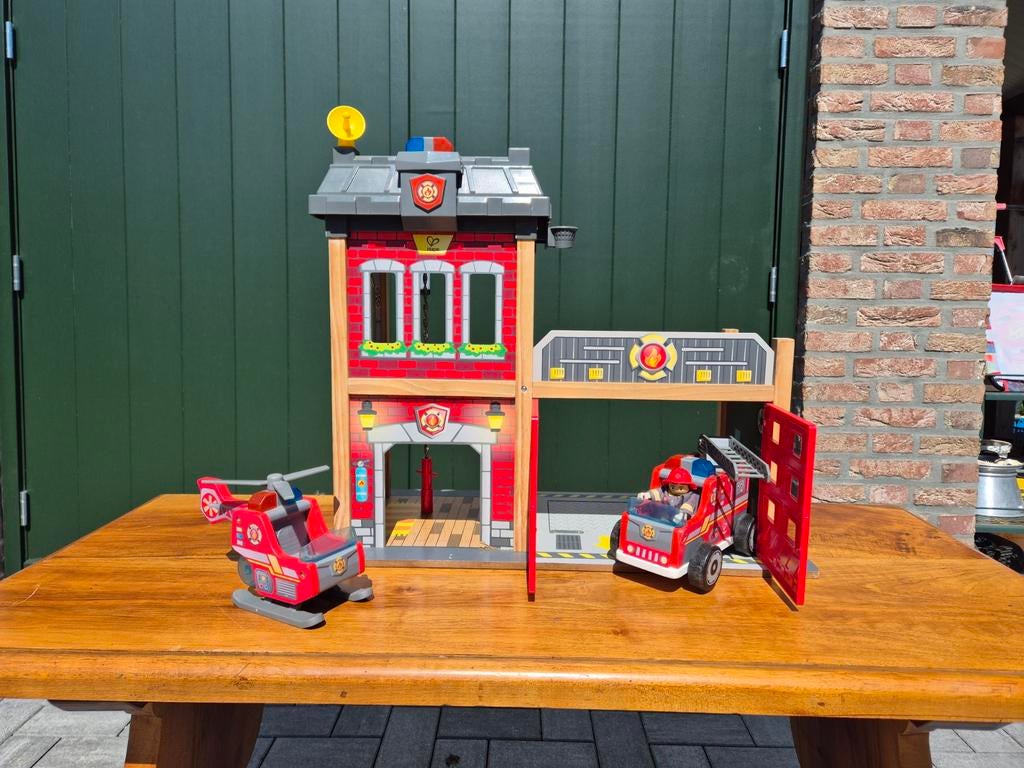 Prachtige houten brandweer kazerne., Verzamelen, Poppenhuizen en Toebehoren, Ophalen, Poppenhuis