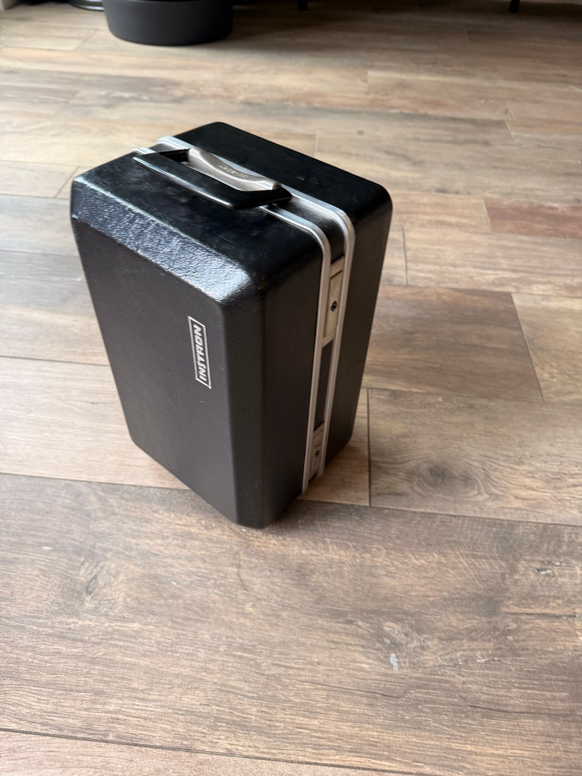 Ruime kunststof koffertje - Goed functionerend, Gebruikt, Hard kunststof, Minder dan 50 cm, Ophalen of Verzenden
