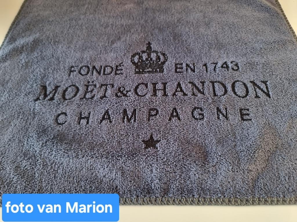Moët & Chandon 3 stuks Gastendoekje - Nieuw, Huis en Inrichting, Woonaccessoires | Kussens, Ophalen of Verzenden, Nieuw, Grijs