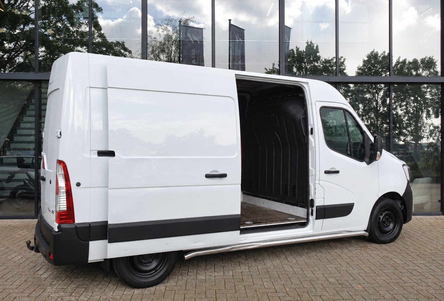 Renault MASTER T33 2.3 dCi 135 L2H2 AIRCO PCD TREKHAAK VOL, Auto's, Voorwielaandrijving, Dealer onderhouden, Gebruikt, 4 cilinders
