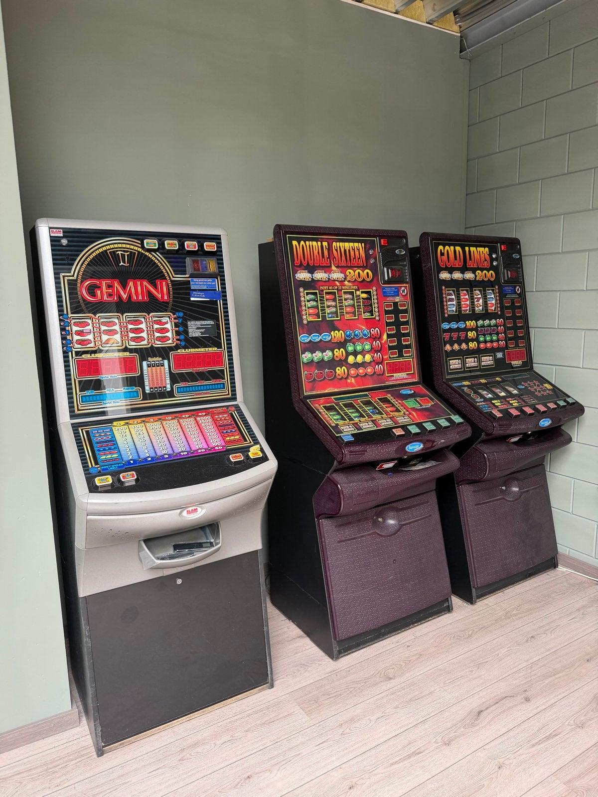 Set van 3 gokautomaten: Gemini, Double Sixteen, Gold Lines, Euro, Ophalen, Gebruikt