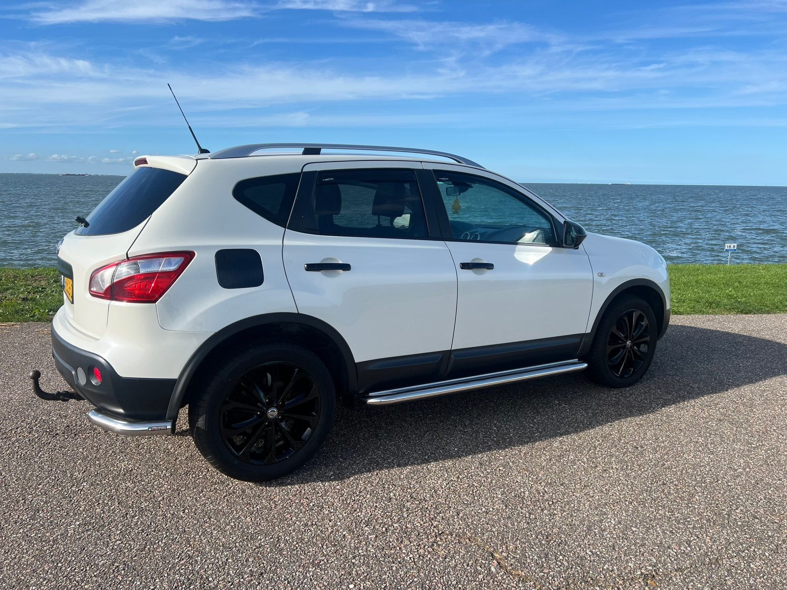 Foto 3 van Nissan Qashqai 1.6 2WD CVT 2013 Wit