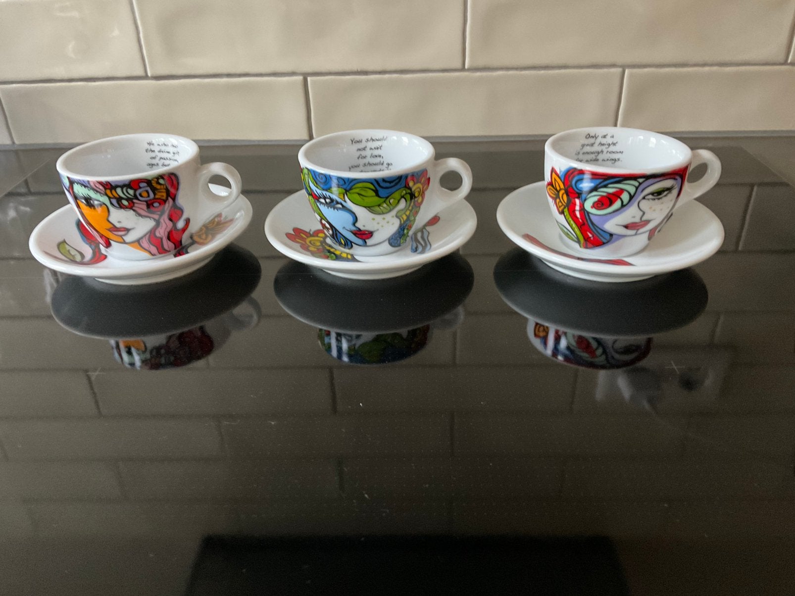 Josien Broeren kop en schotels (3), Ophalen of Verzenden, Zo goed als nieuw, Overige stijlen, Kop(pen) en/of Schotel(s)