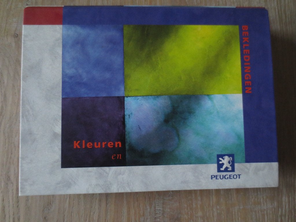 Autoboek: Peugeot Kleuren en Bekledingen.Boek uit 2000 Zgan., Ophalen of Verzenden, Zo goed als nieuw, Peugeot