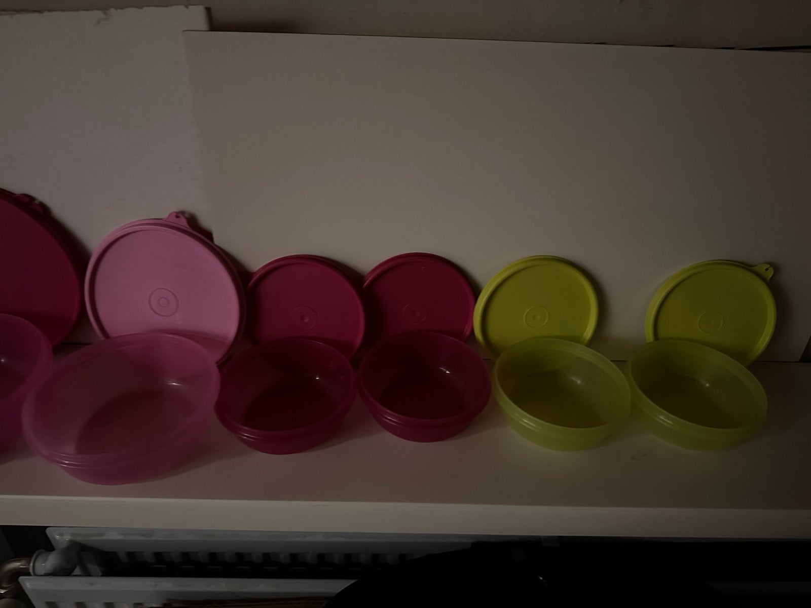 Tupperware set: diverse roze en groene bakjes en kommen, Ophalen, Gebruikt, Met deksel, Bak of Kom