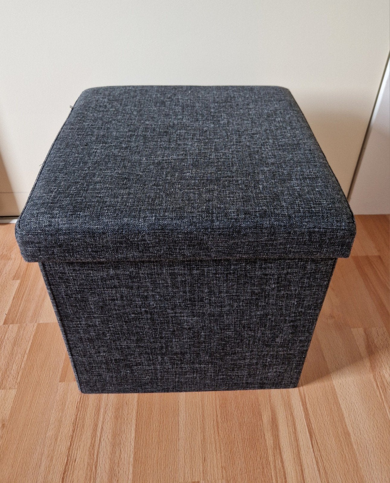 Grijs, wit gemêleerd poefje tevens opbergbak 38x38 cm., Ophalen of Verzenden, Zo goed als nieuw