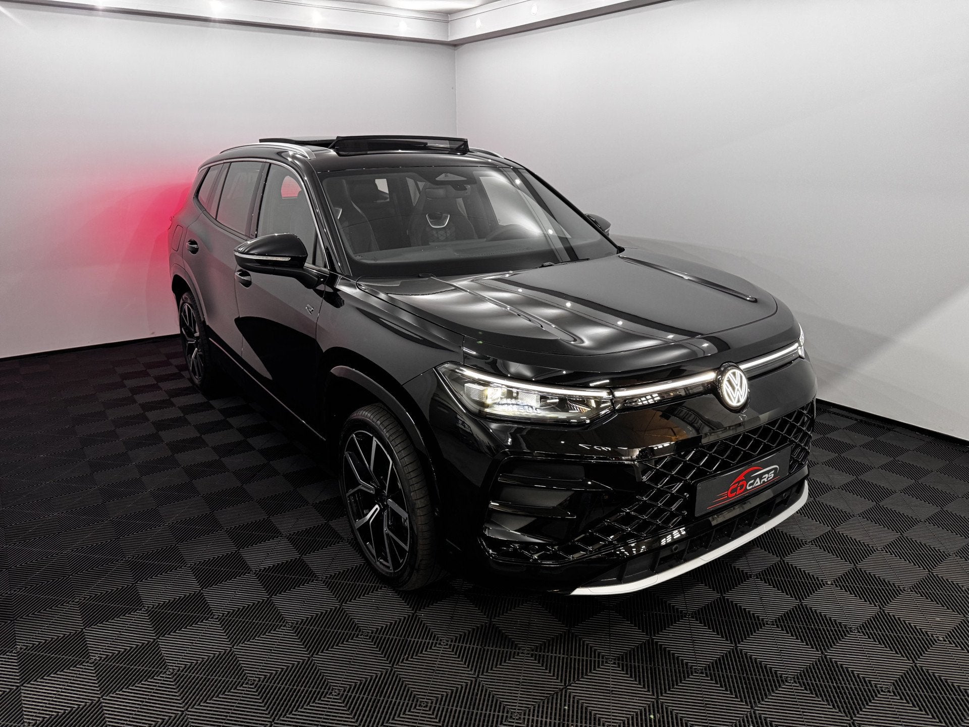 Volkswagen Tayron 1.5 eHybrid R-Line Edition PHEV 272pk Pano, 4 cilinders, 1848 kg, Leder en Stof, Zwart