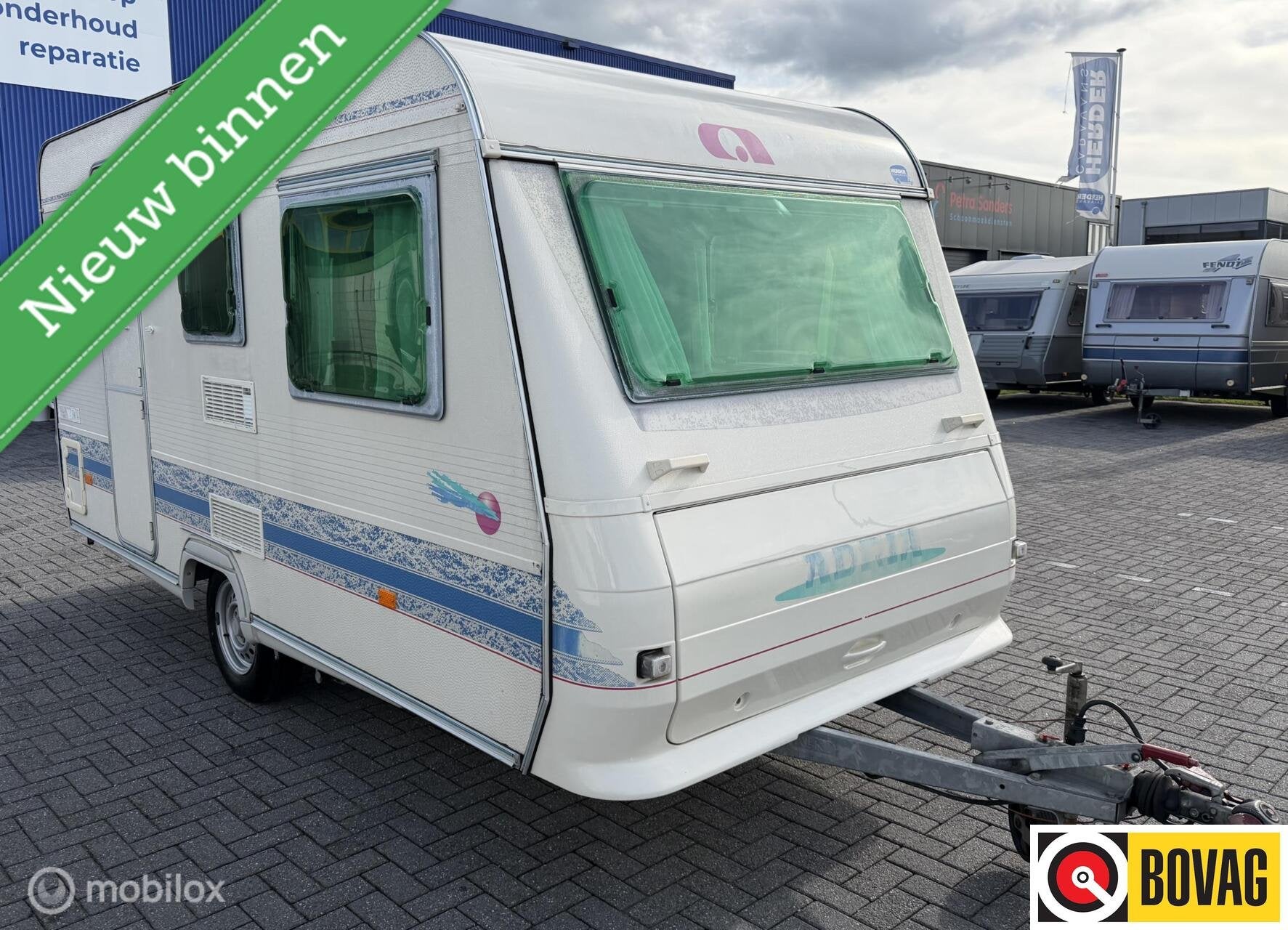Adria 390DS - Voortent + Luifel , Mover, Bedrijf, Treinzit, 750 - 1000 kg, Adria